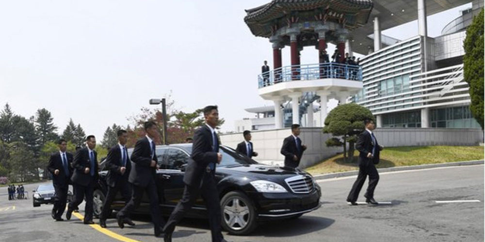 VRH ZAŠTITA: Severnokorejski lider Kim ima 12 ekstra telohranitelja (VIDEO)